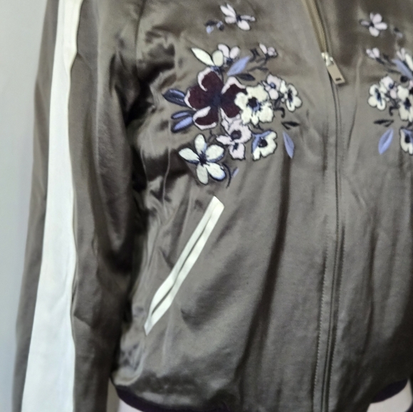TALULA Aritzia Floral and Skull Embroidered Green Bomber Jacket. Small - Picture 3 of 16